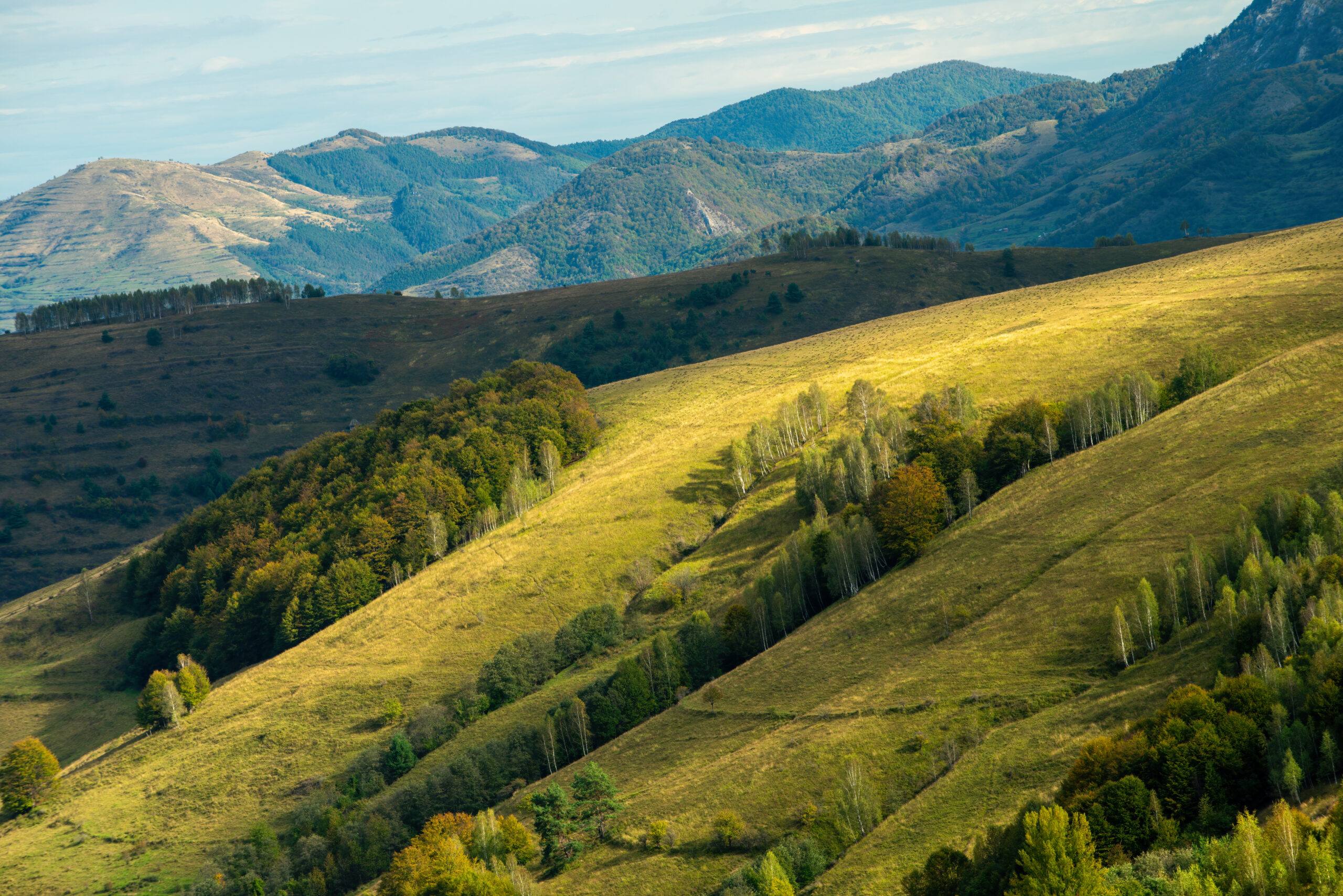 AZAR4 - colorful shot ponor valley alba apuseni mountains carpathians scaled - Caravaning 2025 – wolność, styl życia i podróż bez granic